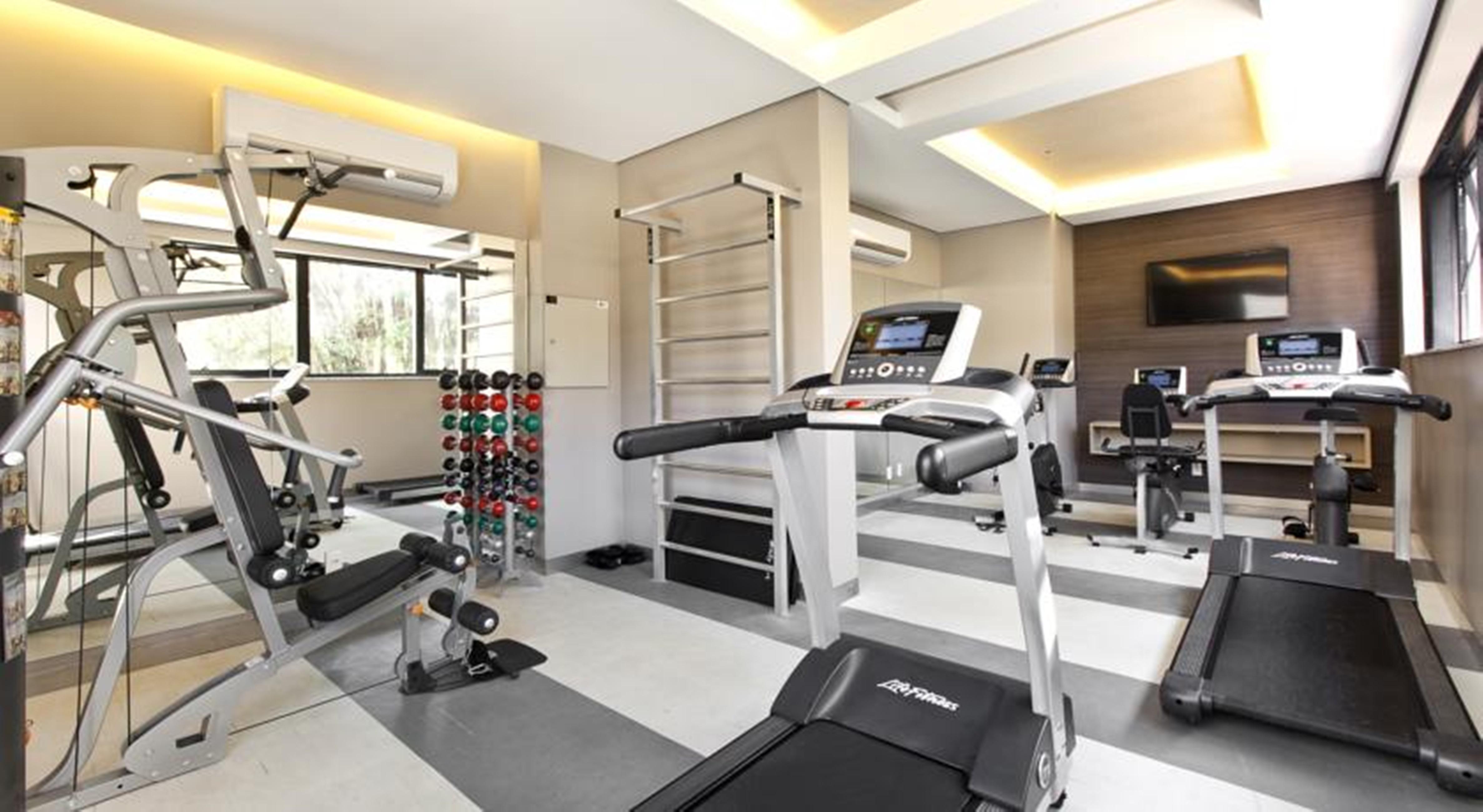 Radisson Blu Belo Horizonte Savassi Hotel ภายนอก รูปภาพ A gym in a hotel