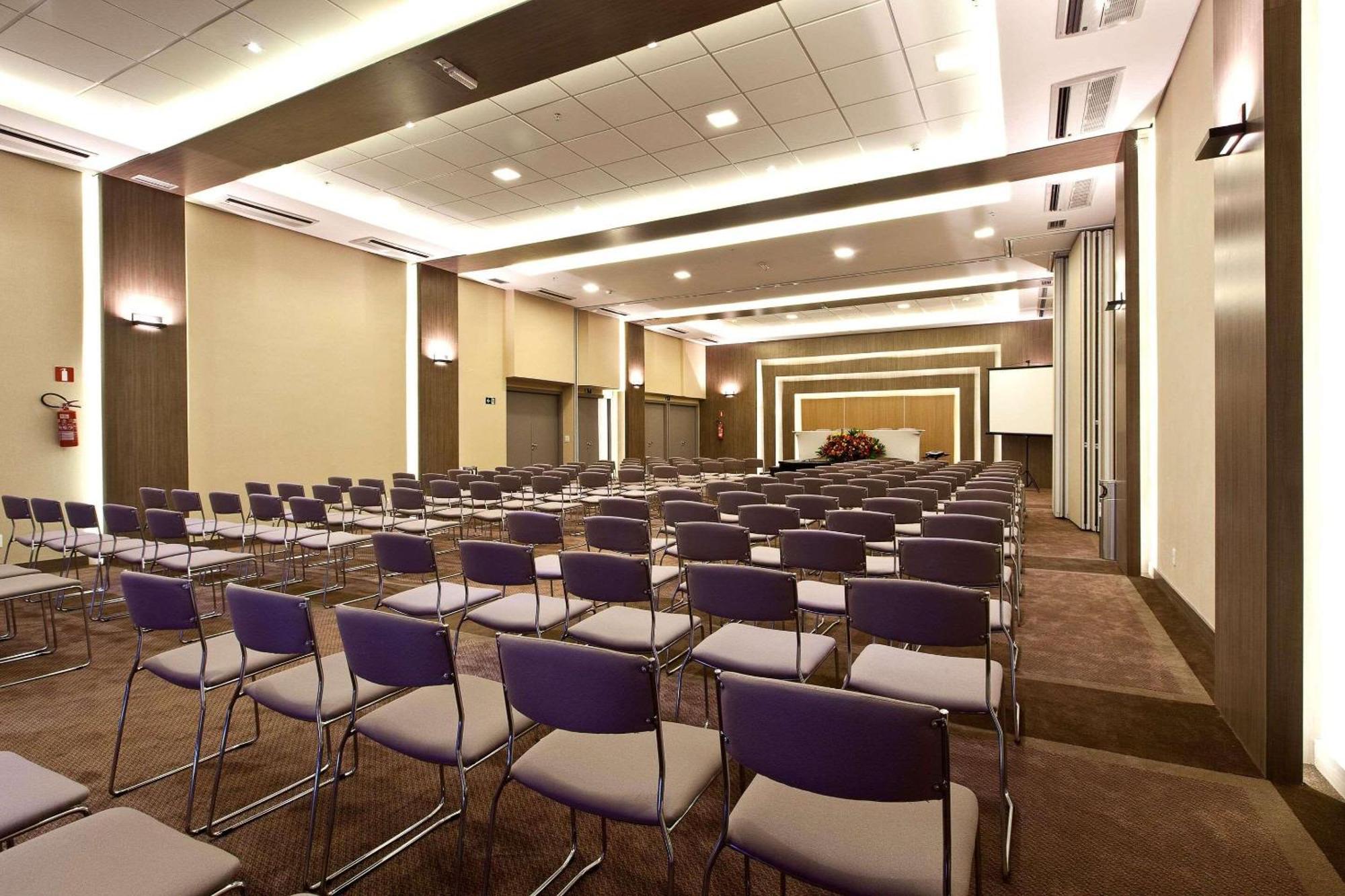 Radisson Blu Belo Horizonte Savassi Hotel ภายนอก รูปภาพ Meeting room